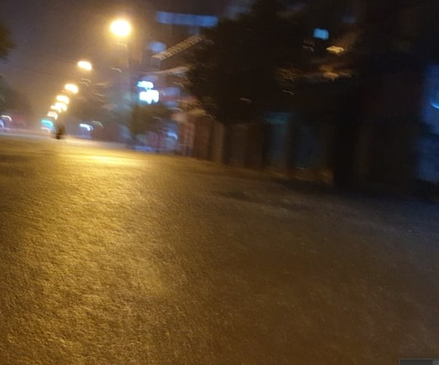 Mưa như trút nước trong đêm, TP Hà Tĩnh ngập sâu, vắng lặng - Ảnh 4.