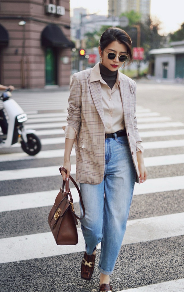 Street style châu Á: Hội chị em lên đồ đẹp hút mắt, toàn blazer và cardigan nhưng nhìn sang hết nấc - Ảnh 4. Street style châu Á: Hội chị em lên đồ đẹp hút mắt, toàn blazer và cardigan nhưng nhìn sang hết nấc - Ảnh 4.