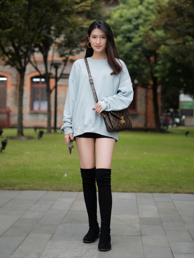 Street style châu Á: Hội chị em lên đồ đẹp hút mắt, toàn blazer và cardigan nhưng nhìn sang hết nấc - Ảnh 7. Street style châu Á: Hội chị em lên đồ đẹp hút mắt, toàn blazer và cardigan nhưng nhìn sang hết nấc - Ảnh 7.