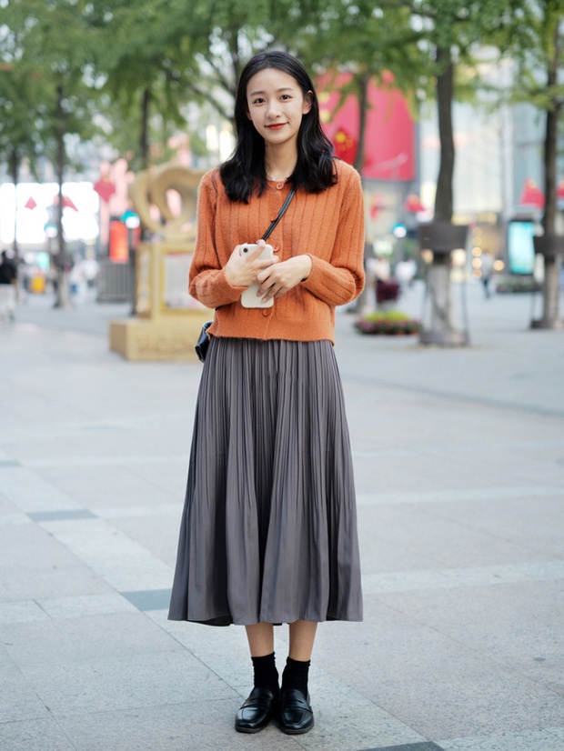 Street style châu Á: Hội chị em lên đồ đẹp hút mắt, toàn blazer và cardigan nhưng nhìn sang hết nấc - Ảnh 10. Street style châu Á: Hội chị em lên đồ đẹp hút mắt, toàn blazer và cardigan nhưng nhìn sang hết nấc - Ảnh 10.