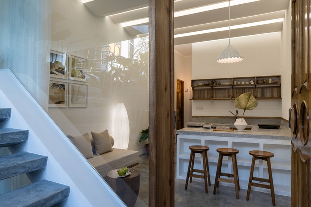 Ngôi nhà ở Huế nhìn bên ngoài cứ tưởng bí bách, tù túng mà bước vào lại có không gian rộng mở đến không ngờ - Ảnh 6.