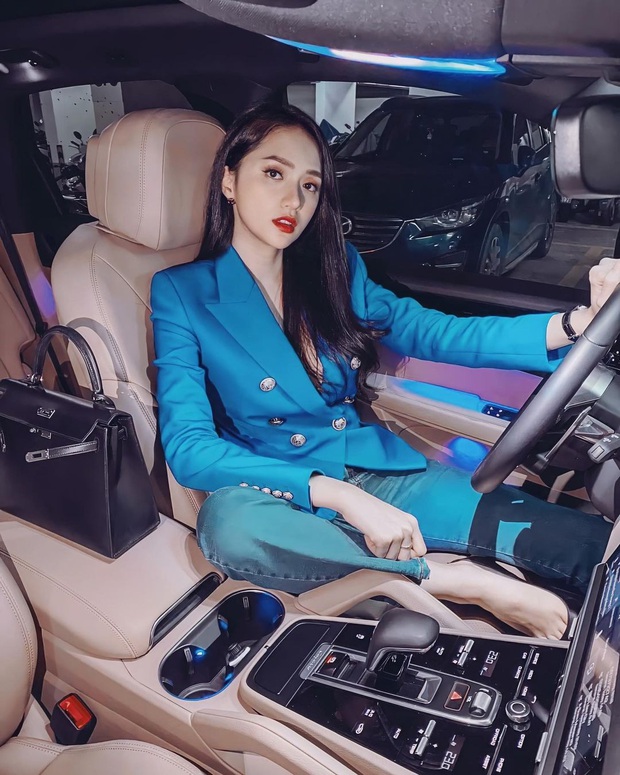 Instagram look của sao Việt tuần qua: Ngọc Trinh diện quần táo bạo trông như lộ nội y, Amee ngày càng chất - Ảnh 1. Instagram look của sao Việt tuần qua: Ngọc Trinh diện quần táo bạo trông như lộ nội y, Amee ngày càng chất - Ảnh 1.