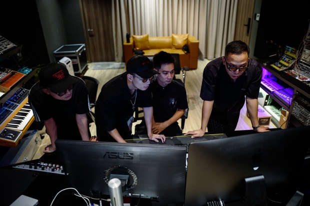 Rhymastic tiết lộ vai trò khác tại Rap Việt, ngoài Touliver và Slim V còn có 2 thành viên SpaceSpeakers cũng tham gia làm beat - Ảnh 6. Rhymastic tiết lộ vai trò khác tại Rap Việt, ngoài Touliver và Slim V còn có 2 thành viên SpaceSpeakers cũng tham gia làm beat - Ảnh 6.