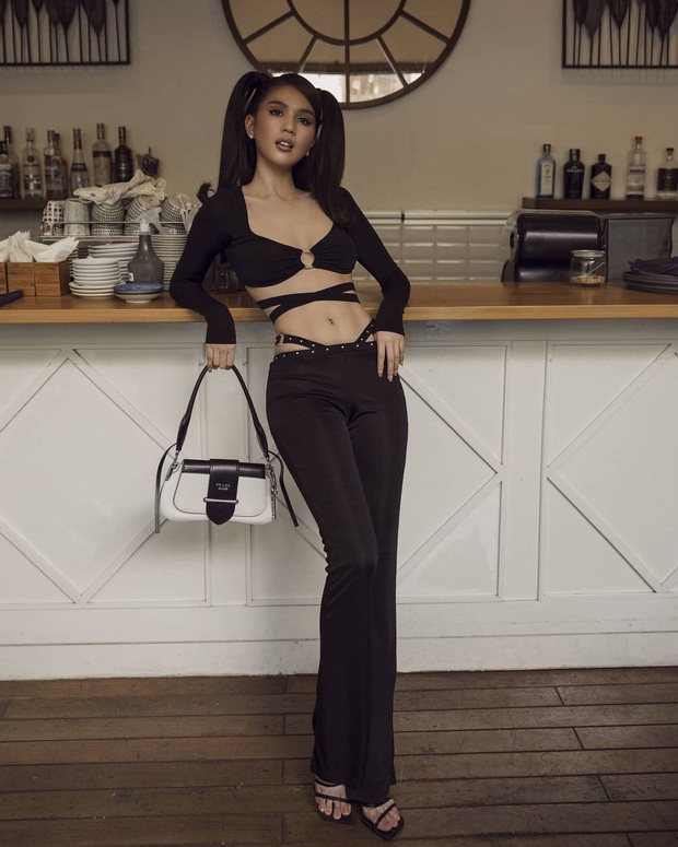 Instagram look của sao Việt tuần qua: Ngọc Trinh diện quần táo bạo trông như lộ nội y, Amee ngày càng chất - Ảnh 2. Instagram look của sao Việt tuần qua: Ngọc Trinh diện quần táo bạo trông như lộ nội y, Amee ngày càng chất - Ảnh 2.