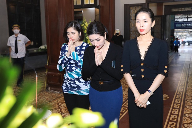 Quang Hà khóc nức nở trong tang lễ anh trai ruột, Lệ Quyên cùng nhiều nghệ sĩ xót thương - Ảnh 5.