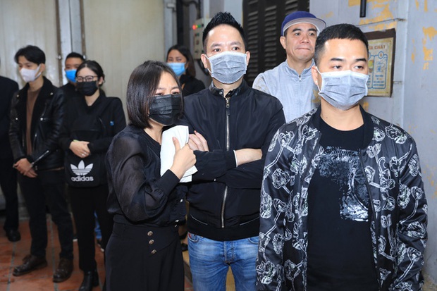 Quang Hà khóc nức nở trong tang lễ anh trai ruột, Lệ Quyên cùng nhiều nghệ sĩ xót thương - Ảnh 9.