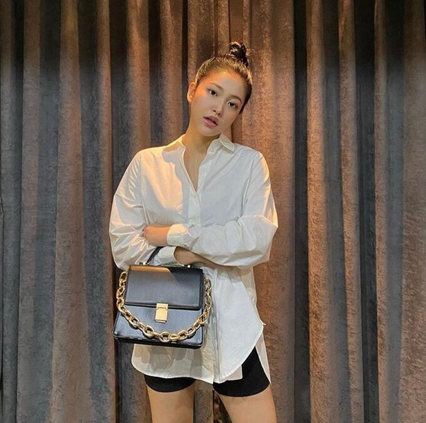 Em út Red Velvet môi tều khác lạ và còn pose đầy khêu gợi, thánh soi tố ngay bắt chước Jennie (BLACKPINK) - Ảnh 6. Em út Red Velvet môi tều khác lạ và còn pose đầy khêu gợi, thánh soi tố ngay bắt chước Jennie (BLACKPINK) - Ảnh 6.