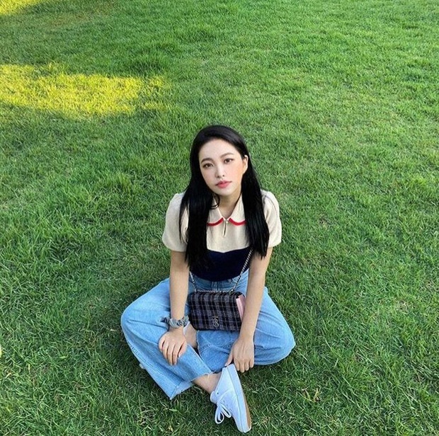 Em út Red Velvet môi tều khác lạ và còn pose đầy khêu gợi, thánh soi tố ngay bắt chước Jennie (BLACKPINK) - Ảnh 8. Em út Red Velvet môi tều khác lạ và còn pose đầy khêu gợi, thánh soi tố ngay bắt chước Jennie (BLACKPINK) - Ảnh 8.