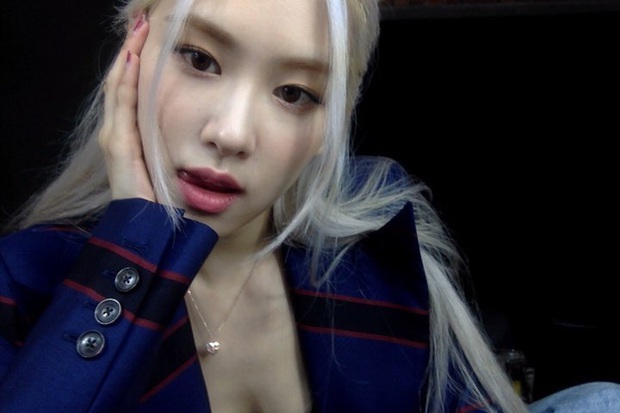 Hiếm lắm mới khoe vòng 1 trên MXH, Rosé (BLACKPINK) khiến fan phát sốt nhưng lại lộ ra khuyết điểm đáng lo - Ảnh 3. Hiếm lắm mới khoe vòng 1 trên MXH, Rosé (BLACKPINK) khiến fan phát sốt nhưng lại lộ ra khuyết điểm đáng lo - Ảnh 3.