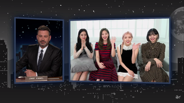 BLACKPINK giao lưu trên talkshow Mỹ: Jisoo tự tin hơn dù chỉ được hỏi đúng 1 câu tiếng Anh - Ảnh 1. BLACKPINK giao lưu trên talkshow Mỹ: Jisoo tự tin hơn dù chỉ được hỏi đúng 1 câu tiếng Anh - Ảnh 1.