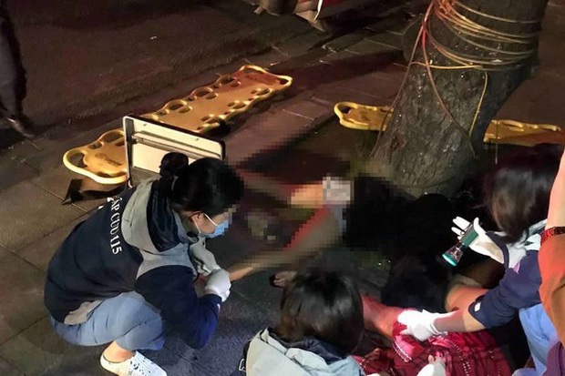 Hà Nội: 2 cô gái thương vong do điều khiển xe máy lao vào gốc cây, văng xa 100m lúc rạng sáng - Ảnh 2.