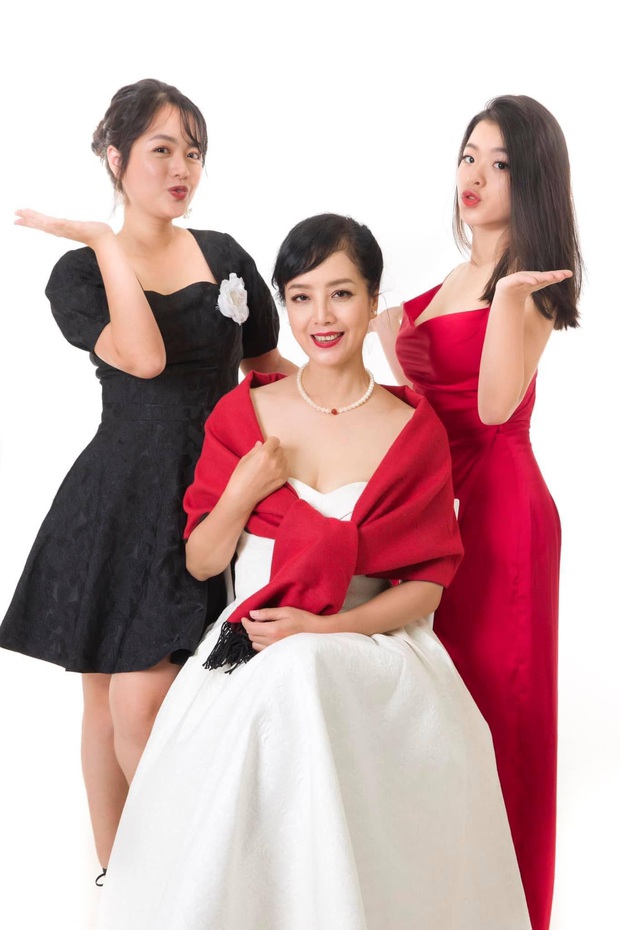 Màn đọ sắc gây sốt NS Chiều Xuân và 2 ái nữ: Gia đình chuẩn “gen trội”, con gái út ra dáng mỹ nhân Vbiz lắm rồi! - Ảnh 4.