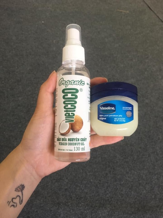 Rẻ vô địch với tip trị thâm môi do đánh son, chỉ cần Vaseline và dầu dừa khiến môi hồng hào, không makeup mà vẫn xinh tươi - Ảnh 2.