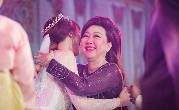 Trấn Thành đăng ảnh chúc mừng sinh nhật mẹ, netizen soi ra gương mặt Hari Won ngày càng giống mẹ chồng  - Ảnh 5.