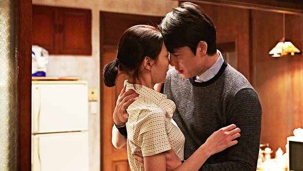 6 phim Hàn thắng lớn vì... ngập cảnh nóng, sốc nhất là chuyện tình của kẻ giật chồng Kim Min Hee và cô hầu gái Kim Tae Ri - Ảnh 17. 6 phim Hàn thắng lớn vì... ngập cảnh nóng, sốc nhất là chuyện tình của kẻ giật chồng Kim Min Hee và cô hầu gái Kim Tae Ri - Ảnh 17.