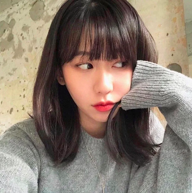 Taeyeon và Hà Tăng lăng xê xu hướng tóc mái che mặt bánh bao, trán sân bay cực kỳ lợi hại - Ảnh 6. Taeyeon và Hà Tăng lăng xê xu hướng tóc mái che mặt bánh bao, trán sân bay cực kỳ lợi hại - Ảnh 6.