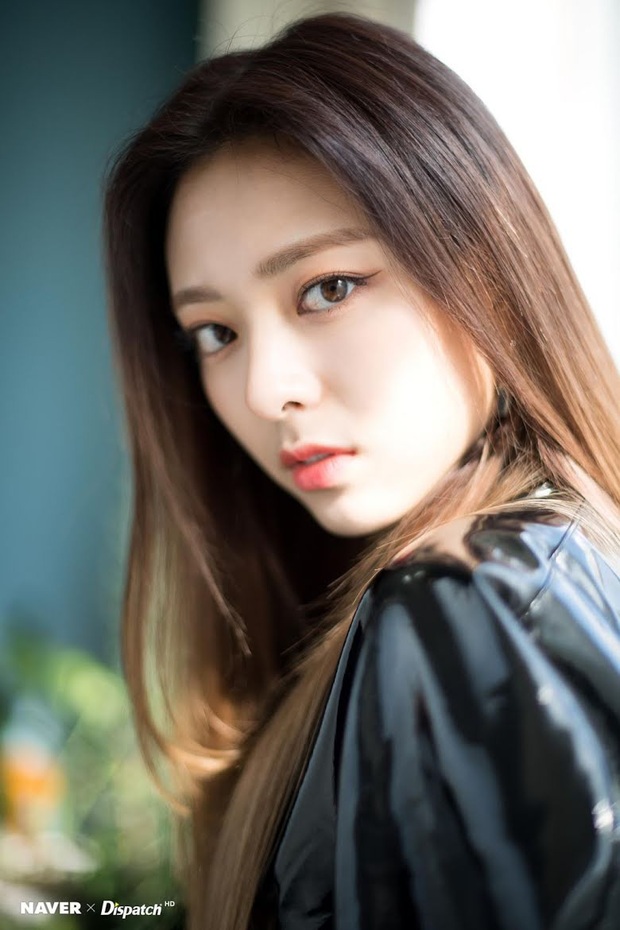 8 đôi mắt to tròn đẹp nhất Kpop: Lisa (BLACKPINK) có đặc điểm cực hiếm, búp bê sống nhà JYP nổi như cồn nhờ cửa sổ tâm hồn - Ảnh 8.