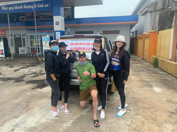 Vợ chồng Trường Giang, Lê Dương Bảo Lâm có mặt ở miền Trung để cứu trợ bà con - Ảnh 4. Vợ chồng Trường Giang, Lê Dương Bảo Lâm có mặt ở miền Trung để cứu trợ bà con - Ảnh 4.