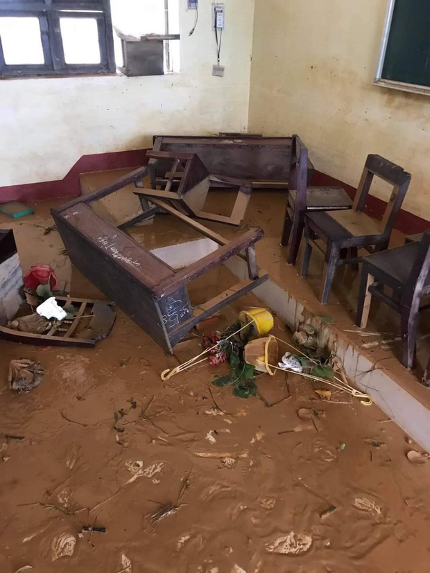 Khung cảnh trường học sau trận đại hồng thuỷ tại Quảng Trị: Cơ sở vật chất hư hỏng, sách vở, đồ dùng học tập ngập ngụa bùn đất - Ảnh 7.