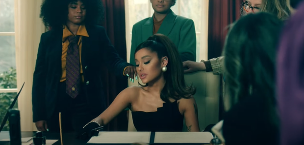 Chán làm tiểu diva, Ariana Grande lên làm Tổng thống sang chảnh trong positions nhưng bị chê nhạc ngang phè, khó thành hit? - Ảnh 5.