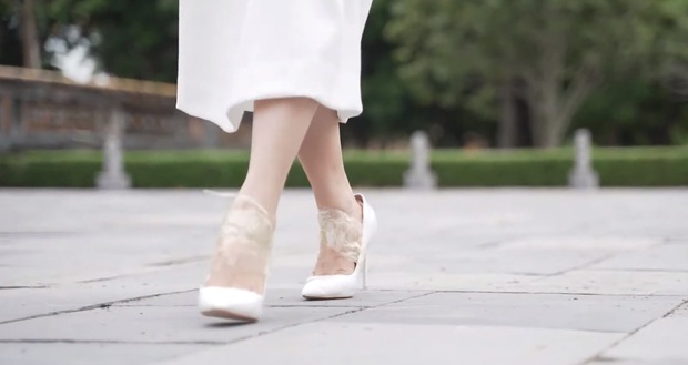 Giật mình với cấu hình trên sang - dưới sốc của NSND Lê Khanh khi sải catwalk ở hậu trường Gái Già Lắm Chiêu 5  - Ảnh 6.