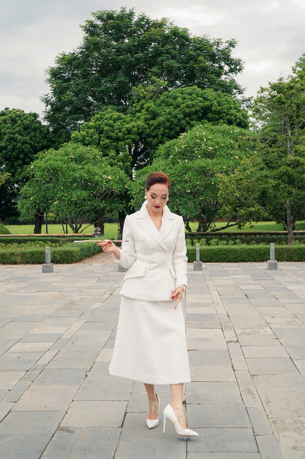 Giật mình với cấu hình trên sang - dưới sốc của NSND Lê Khanh khi sải catwalk ở hậu trường Gái Già Lắm Chiêu 5  - Ảnh 5.