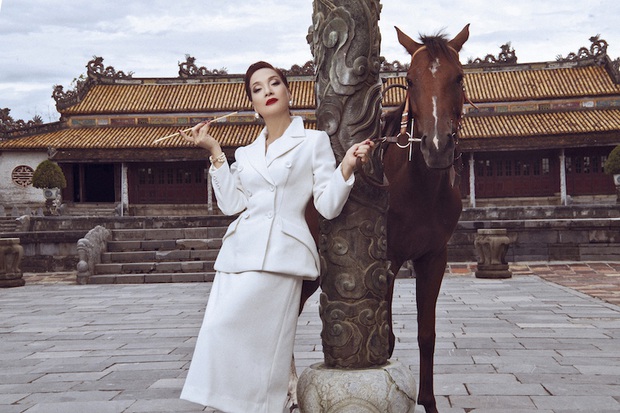 Giật mình với cấu hình trên sang - dưới sốc của NSND Lê Khanh khi sải catwalk ở hậu trường Gái Già Lắm Chiêu 5  - Ảnh 2.