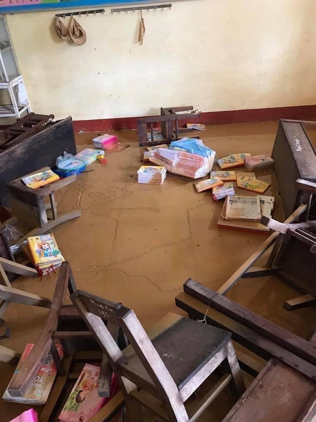 Khung cảnh trường học sau trận đại hồng thuỷ tại Quảng Trị: Cơ sở vật chất hư hỏng, sách vở, đồ dùng học tập ngập ngụa bùn đất - Ảnh 3.