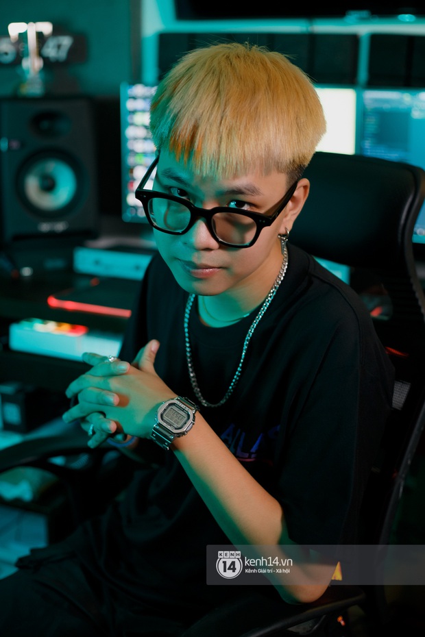 R.Tee: Tôi vẫn còn ghen tị với 16Typh lắm đấy! Nhìn ba trên giường bệnh, tôi chỉ muốn bỏ Rap, mọi đam mê nghệ thuật tan biến hết - Ảnh 3.