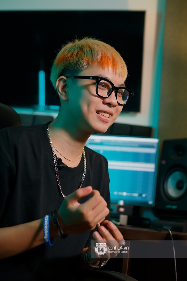 R.Tee: Tôi vẫn còn ghen tị với 16Typh lắm đấy! Nhìn ba trên giường bệnh, tôi chỉ muốn bỏ Rap, mọi đam mê nghệ thuật tan biến hết - Ảnh 4.