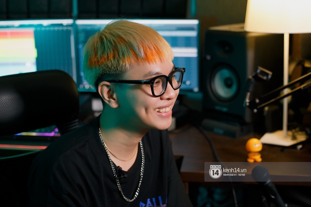 R.Tee: Tôi vẫn còn ghen tị với 16Typh lắm đấy! Nhìn ba trên giường bệnh, tôi chỉ muốn bỏ Rap, mọi đam mê nghệ thuật tan biến hết - Ảnh 10.