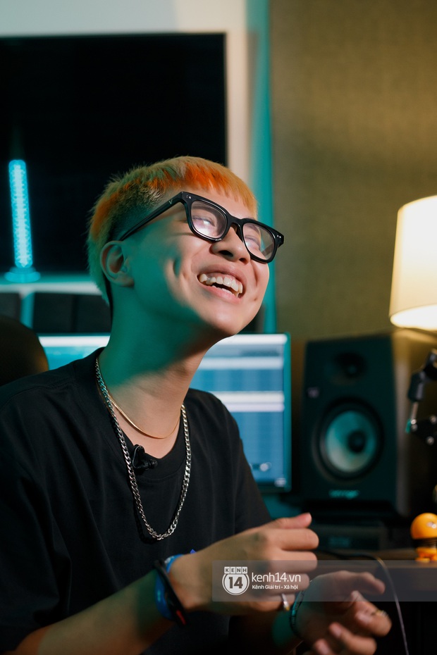 R.Tee: Tôi vẫn còn ghen tị với 16Typh lắm đấy! Nhìn ba trên giường bệnh, tôi chỉ muốn bỏ Rap, mọi đam mê nghệ thuật tan biến hết - Ảnh 12.