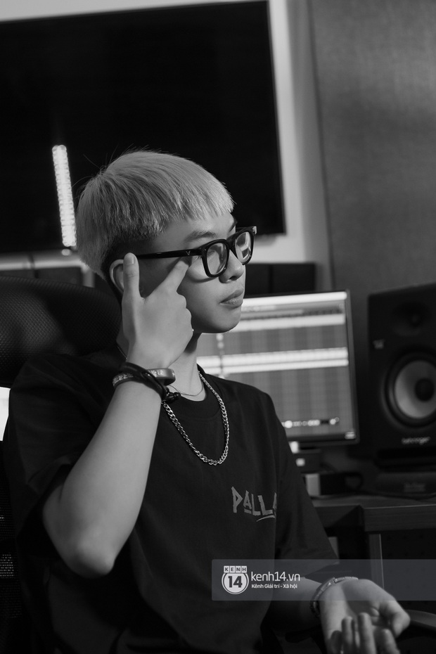 R.Tee: Tôi vẫn còn ghen tị với 16Typh lắm đấy! Nhìn ba trên giường bệnh, tôi chỉ muốn bỏ Rap, mọi đam mê nghệ thuật tan biến hết - Ảnh 25.