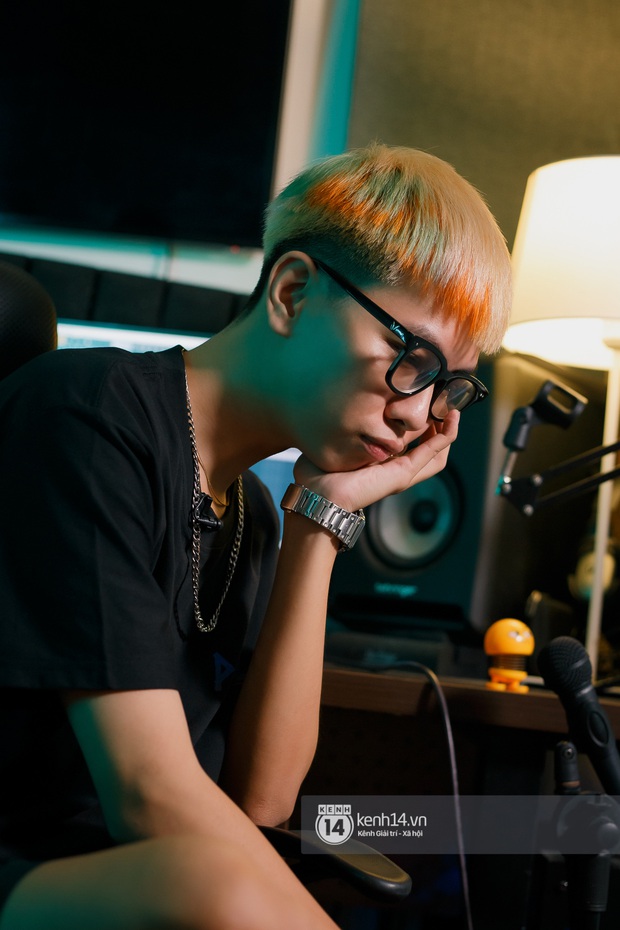 R.Tee: Tôi vẫn còn ghen tị với 16Typh lắm đấy! Nhìn ba trên giường bệnh, tôi chỉ muốn bỏ Rap, mọi đam mê nghệ thuật tan biến hết - Ảnh 26.