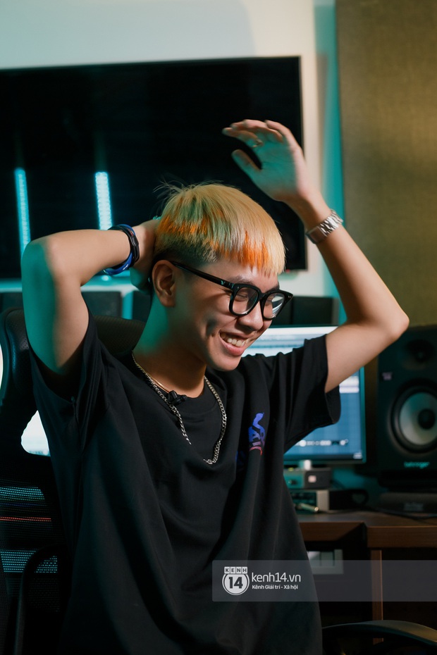 R.Tee: Tôi vẫn còn ghen tị với 16Typh lắm đấy! Nhìn ba trên giường bệnh, tôi chỉ muốn bỏ Rap, mọi đam mê nghệ thuật tan biến hết - Ảnh 15.