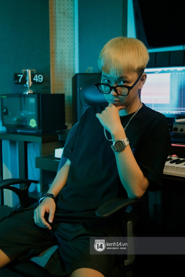 R.Tee: Tôi vẫn còn ghen tị với 16Typh lắm đấy! Nhìn ba trên giường bệnh, tôi chỉ muốn bỏ Rap, mọi đam mê nghệ thuật tan biến hết - Ảnh 17.