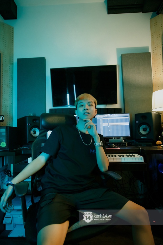 R.Tee: Tôi vẫn còn ghen tị với 16Typh lắm đấy! Nhìn ba trên giường bệnh, tôi chỉ muốn bỏ Rap, mọi đam mê nghệ thuật tan biến hết - Ảnh 19.