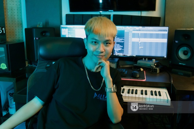 R.Tee: Tôi vẫn còn ghen tị với 16Typh lắm đấy! Nhìn ba trên giường bệnh, tôi chỉ muốn bỏ Rap, mọi đam mê nghệ thuật tan biến hết - Ảnh 23.