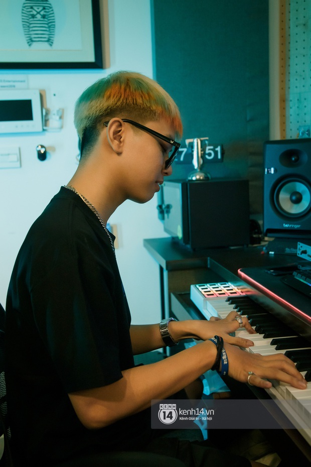 R.Tee: Tôi vẫn còn ghen tị với 16Typh lắm đấy! Nhìn ba trên giường bệnh, tôi chỉ muốn bỏ Rap, mọi đam mê nghệ thuật tan biến hết - Ảnh 22.