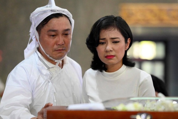 Tang lễ NSND Lý Huỳnh: Diễn viên Lý Hùng tiết lộ 2 tâm nguyện của cha, Việt Trinh cùng dàn sao Việt xót thương - Ảnh 4. Tang lễ NSND Lý Huỳnh: Diễn viên Lý Hùng tiết lộ 2 tâm nguyện của cha, Việt Trinh cùng dàn sao Việt xót thương - Ảnh 4.