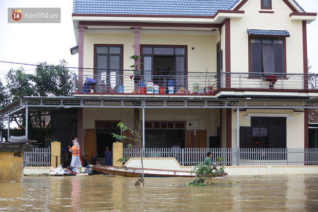 Những chuyến xe, chuyến đò mang hy vọng trong mùa lũ và lời nói từ trái tim: Cảm ơn vì đã không bỏ quên chúng tôi - Ảnh 6.