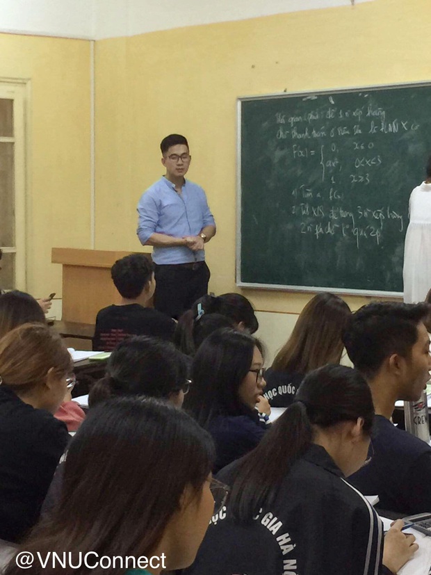 Xuất hiện qua loạt ảnh chụp lén của sinh viên, thầy giáo soái ca nổi rần rần MXH, dân tình thi nhau xung phong xin slot học chung - Ảnh 2.