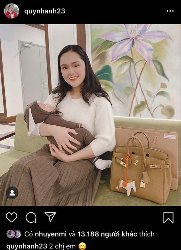 Quỳnh Anh diện đồ tone sur tone với con trai, khoe nhan sắc tươi tắn và tự so sánh như hai chị em  - Ảnh 1.