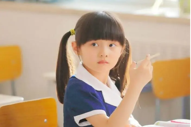 Bị chê trách trong nhóm chat chung vì lái xe Rolls Royce đón con, bà mẹ tỉnh bơ đáp lại 1 câu khiến phụ huynh khác câm nín - Ảnh 2.