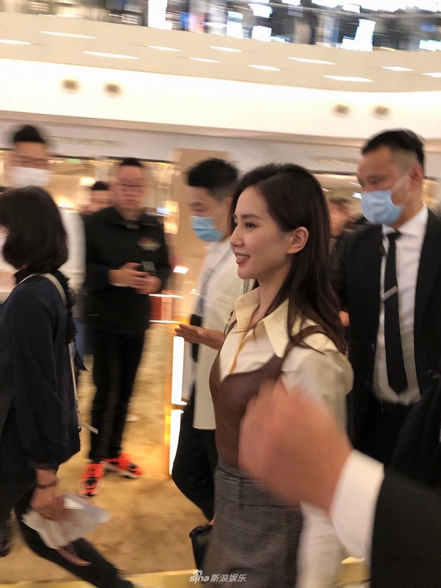 2 thái cực nhan sắc khác biệt: Dương Mịch lộ dấu hiệu lão hoá với ảnh cận cảnh, visual Lưu Thi Thi gây sốt với camera thường - Ảnh 6.