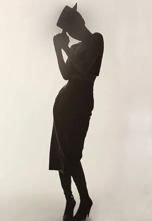 Sốc nhẹ bộ ảnh tạp chí mới của Rosé (BLACKPINK): Son đỏ chót, lên đồ da bóng lộn, vòng 1 khiêm tốn sao sang thế này? - Ảnh 7.