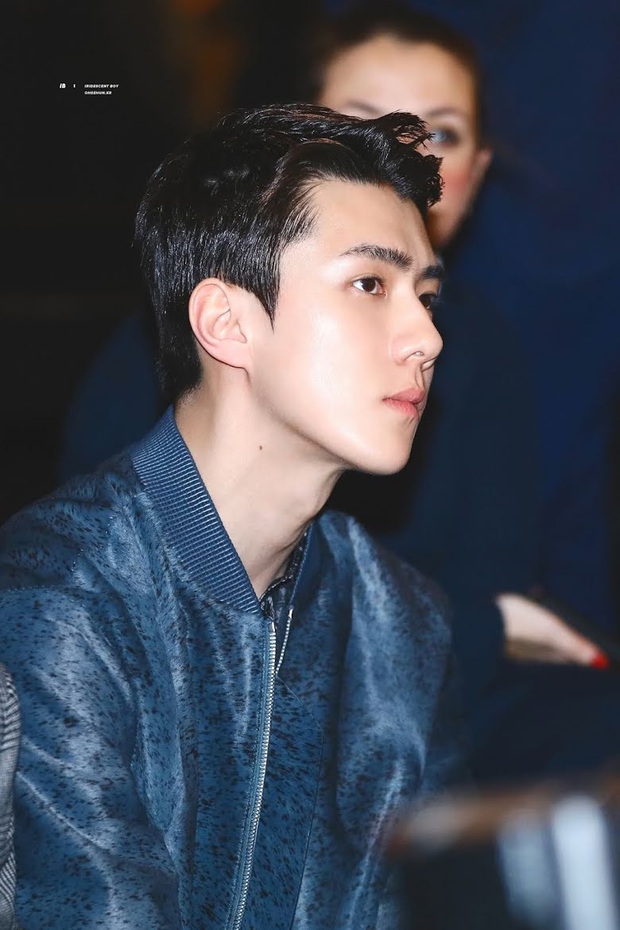 6 nam idol đẹp không camera nào bắt được: J-Hope và em trai BTS đẹp vô thực, nam thần nhà SM được khen đúng chất tổng tài ngôn tình - Ảnh 8.