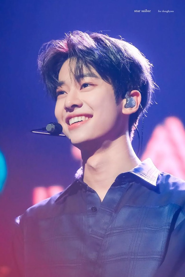 6 nam idol đẹp không camera nào bắt được: J-Hope và em trai BTS đẹp vô thực, nam thần nhà SM được khen đúng chất tổng tài ngôn tình - Ảnh 19.