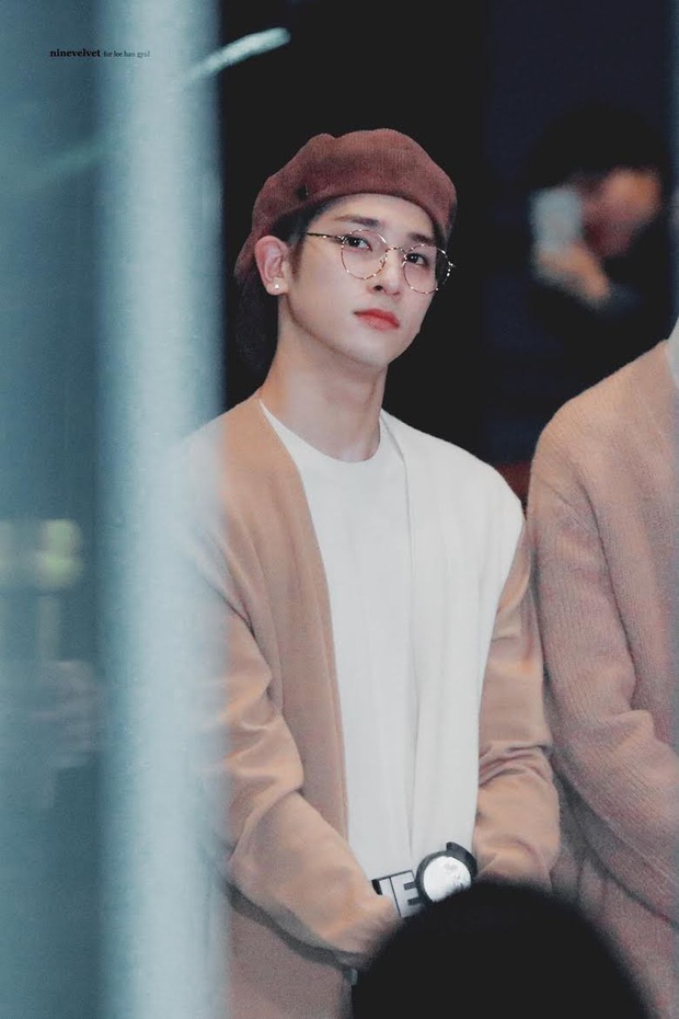 6 nam idol đẹp không camera nào bắt được: J-Hope và em trai BTS đẹp vô thực, nam thần nhà SM được khen đúng chất tổng tài ngôn tình - Ảnh 22.