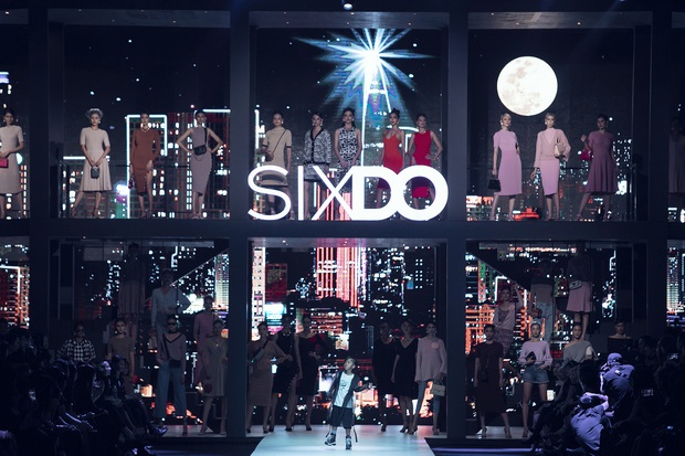 Lan Ngọc bế con nuôi của Đỗ Mạnh Cường catwalk, Lê Xuân Tiền có màn “thoát y” gây choáng - Ảnh 6.